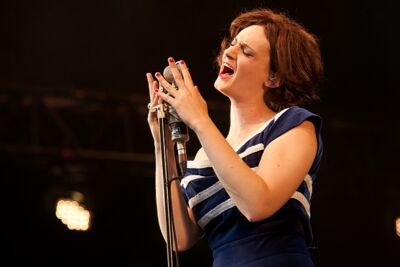 Hooverphonic Les Ardentes 2013, picture 3, photographed by Philippe Janssens - FrontView Magazine
