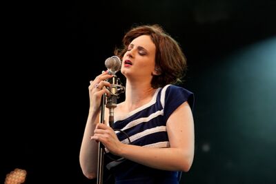 Hooverphonic Les Ardentes 2013, picture 7, photographed by Philippe Janssens - FrontView Magazine