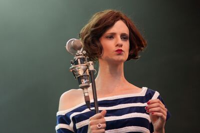 Hooverphonic Les Ardentes 2013, picture 12, photographed by Philippe Janssens - FrontView Magazine