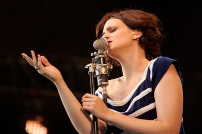 Hooverphonic Les Ardentes 2013, picture 17, photographed by Philippe Janssens - FrontView Magazine