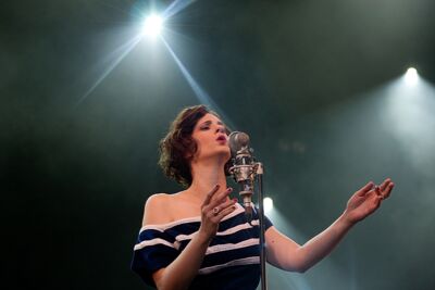 Hooverphonic Les Ardentes 2013, picture 19, photographed by Philippe Janssens - FrontView Magazine