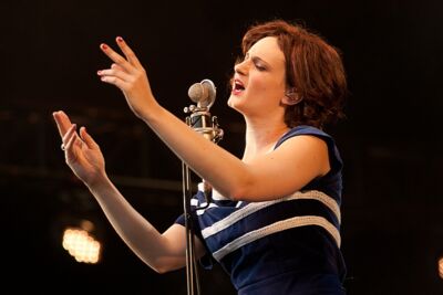 Hooverphonic Les Ardentes 2013, picture 25, photographed by Philippe Janssens - FrontView Magazine