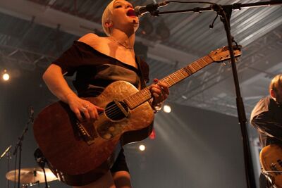 Trixie Whitley Les Ardentes 2013, picture 2, photographed by Philippe Janssens - FrontView Magazine