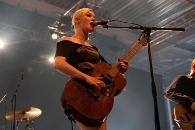 Trixie Whitley Les Ardentes 2013, picture 12, photographed by Philippe Janssens - FrontView Magazine