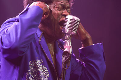 Charles Bradley and his Extraordinaires @ Dour 2013, picture 20, photographed by Dorien Goetschalckx - FrontView Magazine