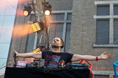 Vlaanderen Muziekland - Opwarming DJ Dimitri @ Haacht, picture 1, photographed by James Van Roosbroeck - FrontView Magazine