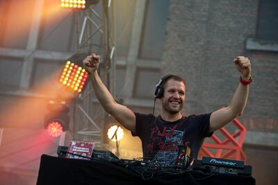 Vlaanderen Muziekland - Opwarming DJ Dimitri @ Haacht, picture 13, photographed by James Van Roosbroeck - FrontView Magazine