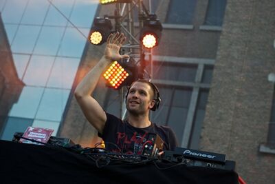 Vlaanderen Muziekland - Opwarming DJ Dimitri @ Haacht, picture 45, photographed by James Van Roosbroeck - FrontView Magazine