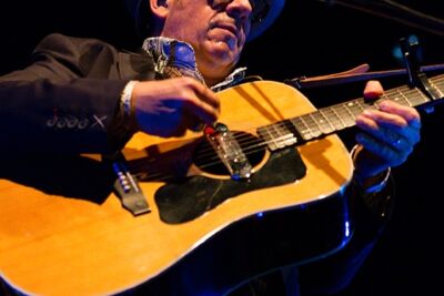 Elvis Costello @ 013 Tilburg, picture 2, photographed by Edwin Houdevelt - FrontView Magazine