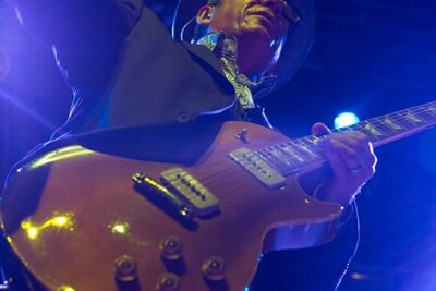 Elvis Costello @ 013 Tilburg, picture 11, photographed by Edwin Houdevelt - FrontView Magazine