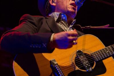 Elvis Costello @ 013 Tilburg, picture 21, photographed by Edwin Houdevelt - FrontView Magazine
