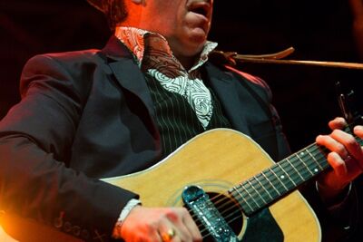 Elvis Costello @ 013 Tilburg, picture 23, photographed by Edwin Houdevelt - FrontView Magazine