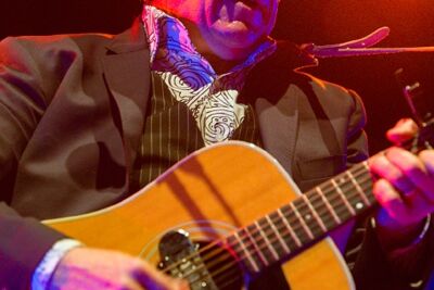 Elvis Costello @ 013 Tilburg, picture 30, photographed by Edwin Houdevelt - FrontView Magazine