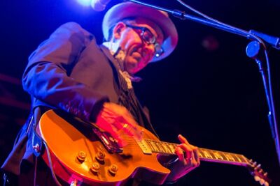 Elvis Costello @ 013 Tilburg, picture 32, photographed by Edwin Houdevelt - FrontView Magazine