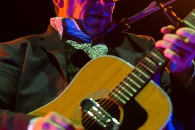Elvis Costello @ 013 Tilburg, picture 35, photographed by Edwin Houdevelt - FrontView Magazine