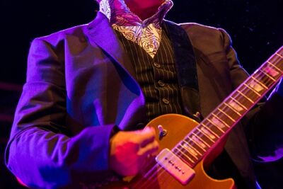 Elvis Costello @ 013 Tilburg, picture 41, photographed by Edwin Houdevelt - FrontView Magazine