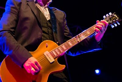 Elvis Costello @ 013 Tilburg, picture 47, photographed by Edwin Houdevelt - FrontView Magazine