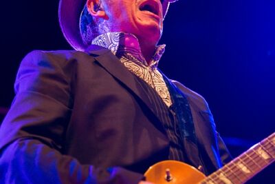 Elvis Costello @ 013 Tilburg, picture 52, photographed by Edwin Houdevelt - FrontView Magazine
