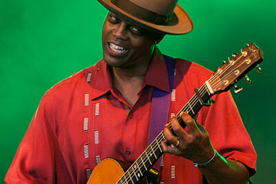 Eric Bibb @ Blues Peer 2013, picture 5, photographed by Jurgen Aerts - FrontView Magazine