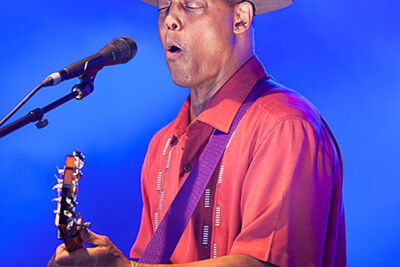 Eric Bibb @ Blues Peer 2013, picture 6, photographed by Jurgen Aerts - FrontView Magazine