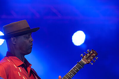 Eric Bibb @ Blues Peer 2013, picture 11, photographed by Jurgen Aerts - FrontView Magazine