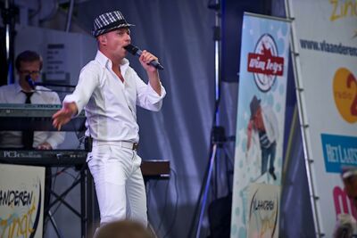 Wim Leys & @ Fundum - Vlaanderen Zingt @ Bornem, picture 4, photographed by James Van Roosbroeck - FrontView Magazine