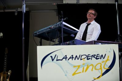 Wim Leys & @ Fundum - Vlaanderen Zingt @ Bornem, picture 6, photographed by James Van Roosbroeck - FrontView Magazine