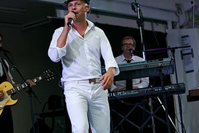 Wim Leys & @ Fundum - Vlaanderen Zingt @ Bornem, picture 11, photographed by James Van Roosbroeck - FrontView Magazine