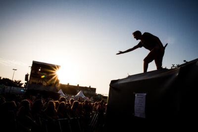 The Opposites @ Lokerse Feesten, picture 4, photographed by Tom Stessens - FrontView Magazine