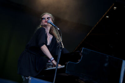 An Pierle @ Ronquières Festival 2013, picture 3, photographed by Dorien Goetschalckx - FrontView Magazine