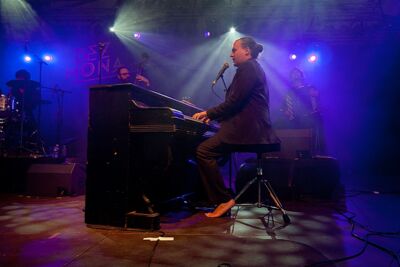 Dez Mona Openluchttheater Rivierenhof, picture 2, photographed by Philippe Janssens - FrontView Magazine