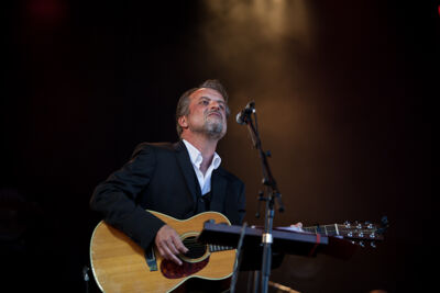 Stephan Eicher @ Ronquières Festival 2013, picture 5, photographed by Dorien Goetschalckx - FrontView Magazine