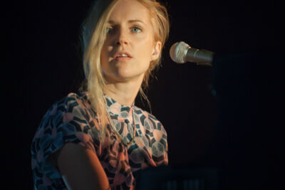 Agnes Obel dranouter 2013, picture 2, photographed by Devid Camerlynck - FrontView Magazine