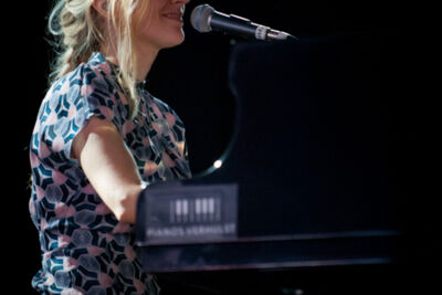 Agnes Obel dranouter 2013, picture 5, photographed by Devid Camerlynck - FrontView Magazine