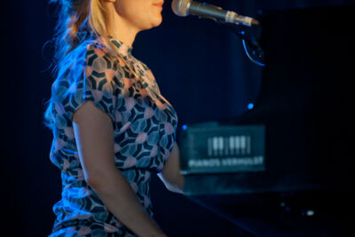 Agnes Obel dranouter 2013, picture 6, photographed by Devid Camerlynck - FrontView Magazine