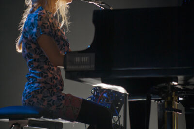 Agnes Obel dranouter 2013, picture 8, photographed by Devid Camerlynck - FrontView Magazine