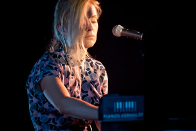 Agnes Obel dranouter 2013, picture 14, photographed by Devid Camerlynck - FrontView Magazine