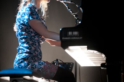 Agnes Obel dranouter 2013, picture 18, photographed by Devid Camerlynck - FrontView Magazine