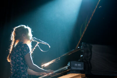 Agnes Obel dranouter 2013, picture 23, photographed by Devid Camerlynck - FrontView Magazine