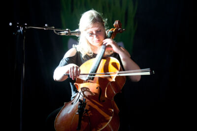 Agnes Obel dranouter 2013, picture 28, photographed by Devid Camerlynck - FrontView Magazine