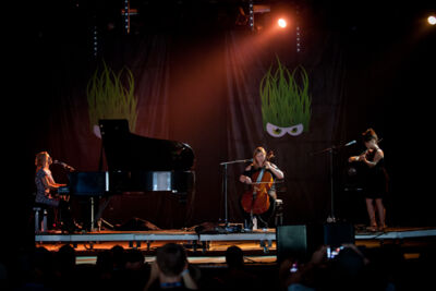 Agnes Obel dranouter 2013, picture 32, photographed by Devid Camerlynck - FrontView Magazine