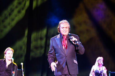 Engelbert Humperdinck @ Rimpelrock, picture 11, photographed by Tom Stessens - FrontView Magazine