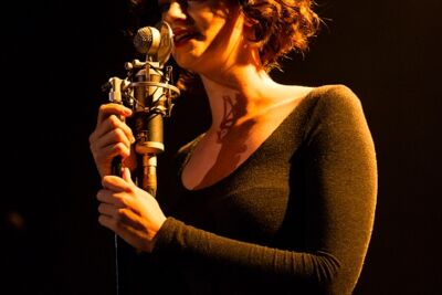 Hooverphonic @ OLT Rivierenhof, picture 5, photographed by Edwin Houdevelt - FrontView Magazine