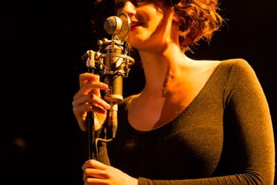 Hooverphonic @ OLT Rivierenhof, picture 6, photographed by Edwin Houdevelt - FrontView Magazine