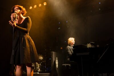 Hooverphonic @ OLT Rivierenhof, picture 16, photographed by Edwin Houdevelt - FrontView Magazine