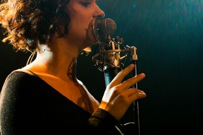Hooverphonic @ OLT Rivierenhof, picture 19, photographed by Edwin Houdevelt - FrontView Magazine