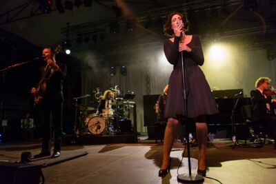 Hooverphonic @ OLT Rivierenhof, picture 28, photographed by Edwin Houdevelt - FrontView Magazine