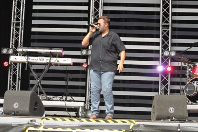 Bert (The Voice) @ Buitenbeenpop 2013, picture 13, photographed by Heidi Elen - FrontView Magazine
