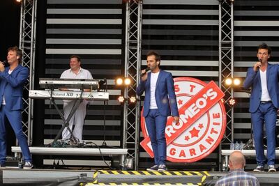 De Romeo's @ Buitenbeenpop 2013, picture 13, photographed by Heidi Elen - FrontView Magazine