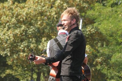 Dominomuziek @ Buitenbeenpop 2013, picture 4, photographed by Heidi Elen - FrontView Magazine
